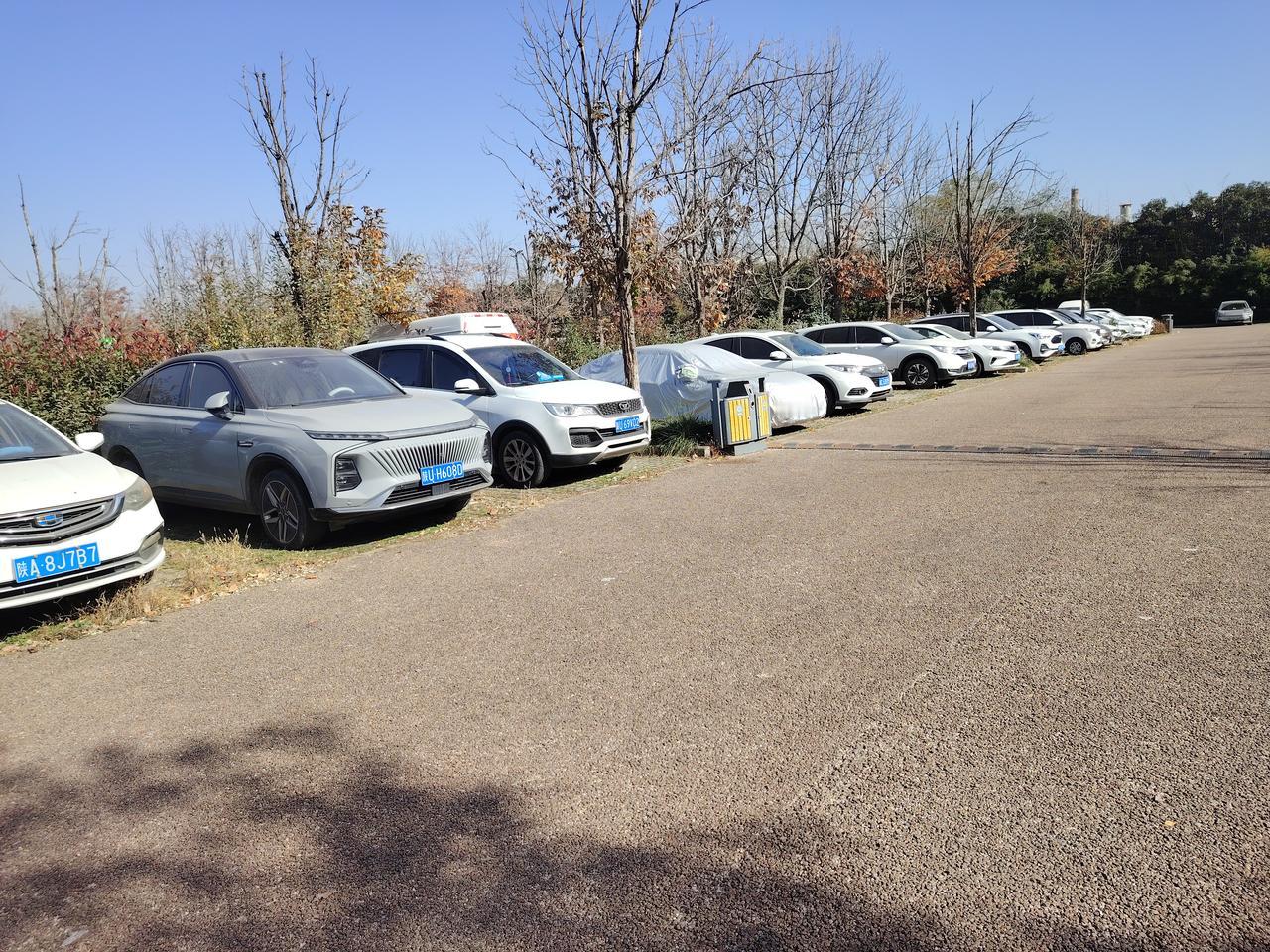 为何领导总热衷于“坐山观虎斗”？职场中，两位骨干闹得水火不容，汇报工作时相互诋