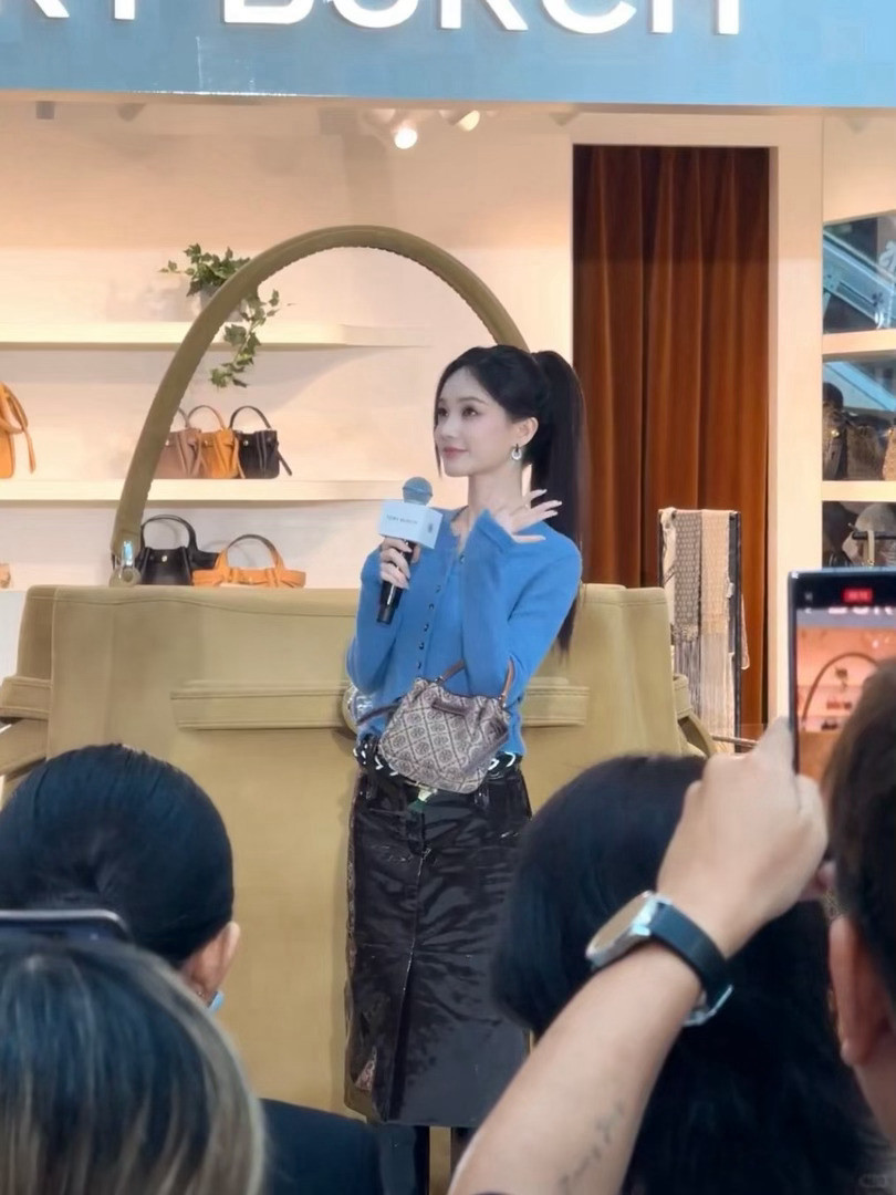 近距离感受李一桐美貌暴击、李一桐高马尾好漂亮围观下啦，近距离感受李一桐美貌暴击