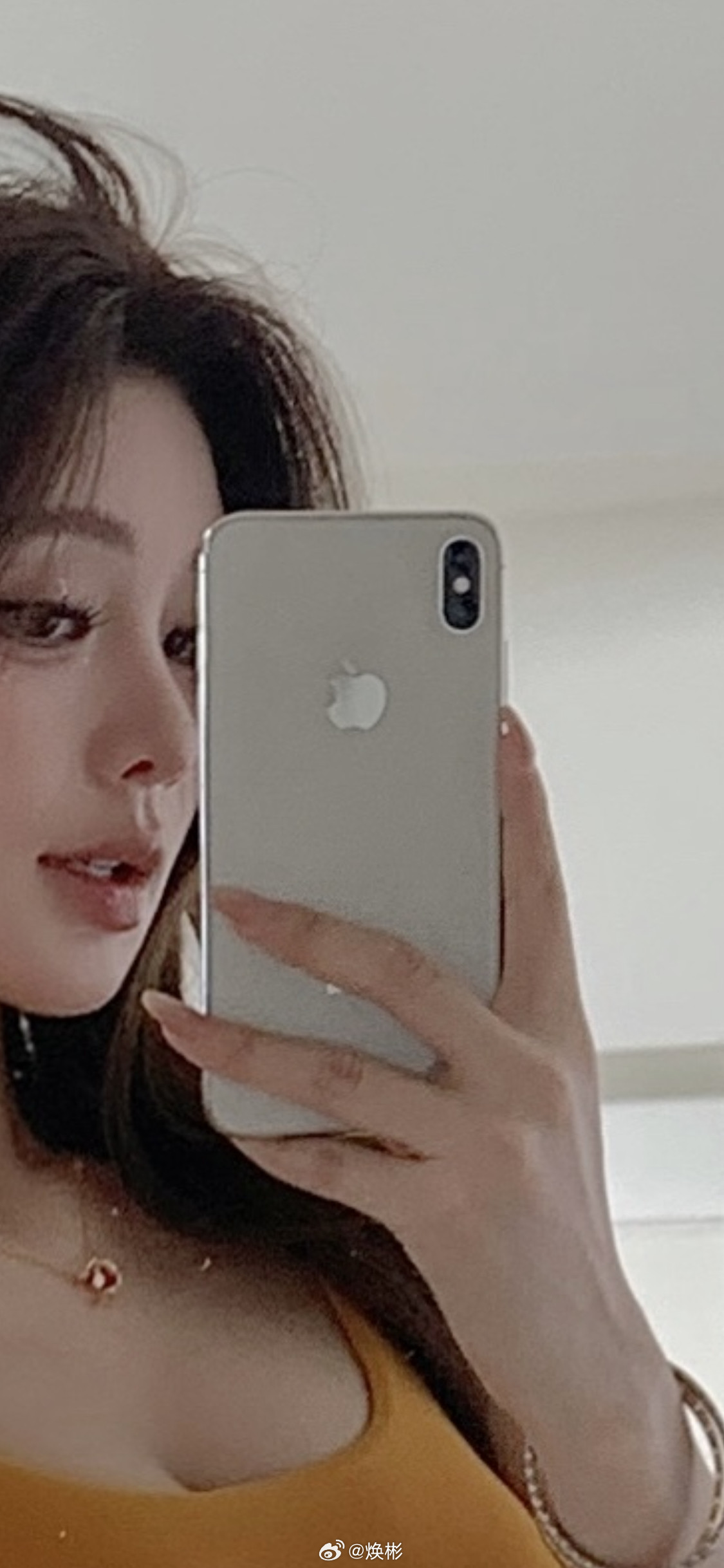 刷到一个好看的小姐姐还在用iPhoneXsMax！