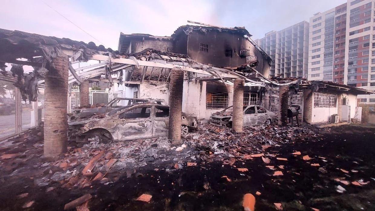 美联社报道称，委内瑞拉执政党领袖纳胡姆·费尔南德斯称，委内瑞拉最大的军事基地“富