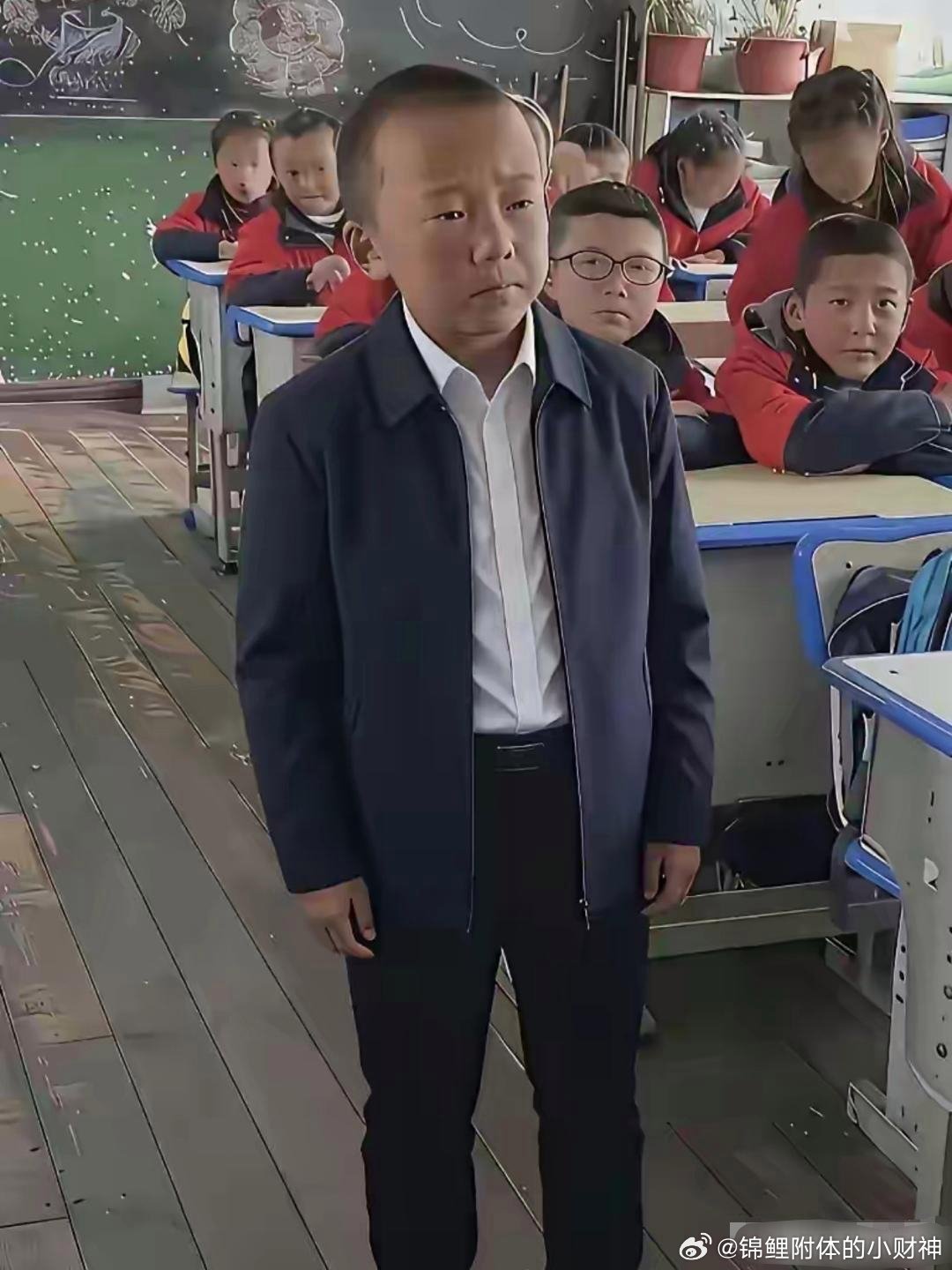 正班的级别，正校的眼神，正局的穿戴，不正经的学生