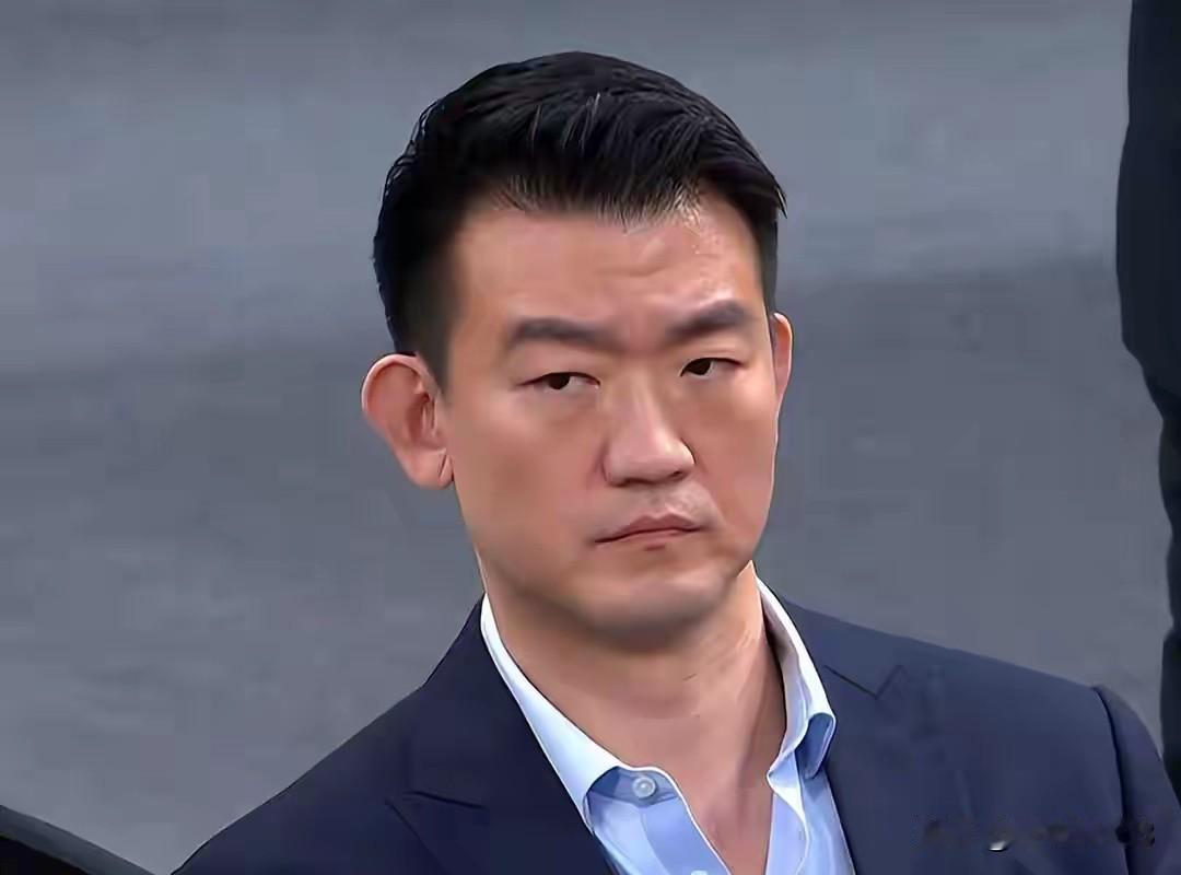 王博下一场要想赢球就弃用孙铭徽吧，叫孙铭徽在场下好好养伤别打封闭上场了，有伤的孙