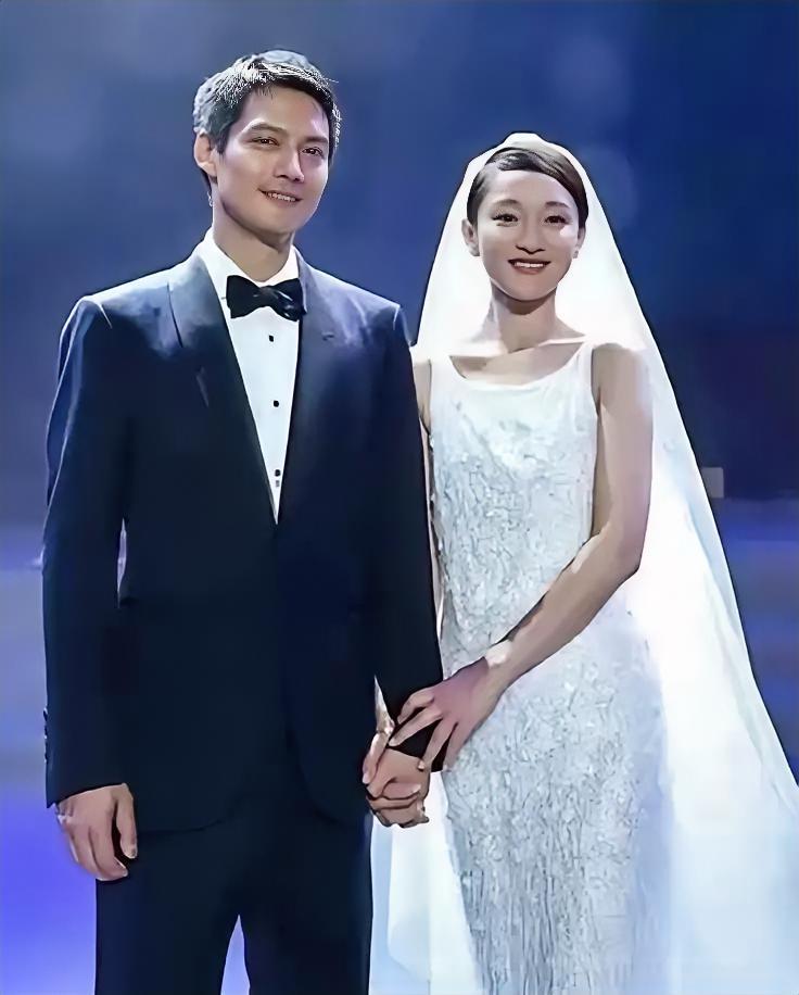 2014年，周迅跟高圣远闪婚。婚后不久，高圣远就问周迅借300万开公司，没想到周