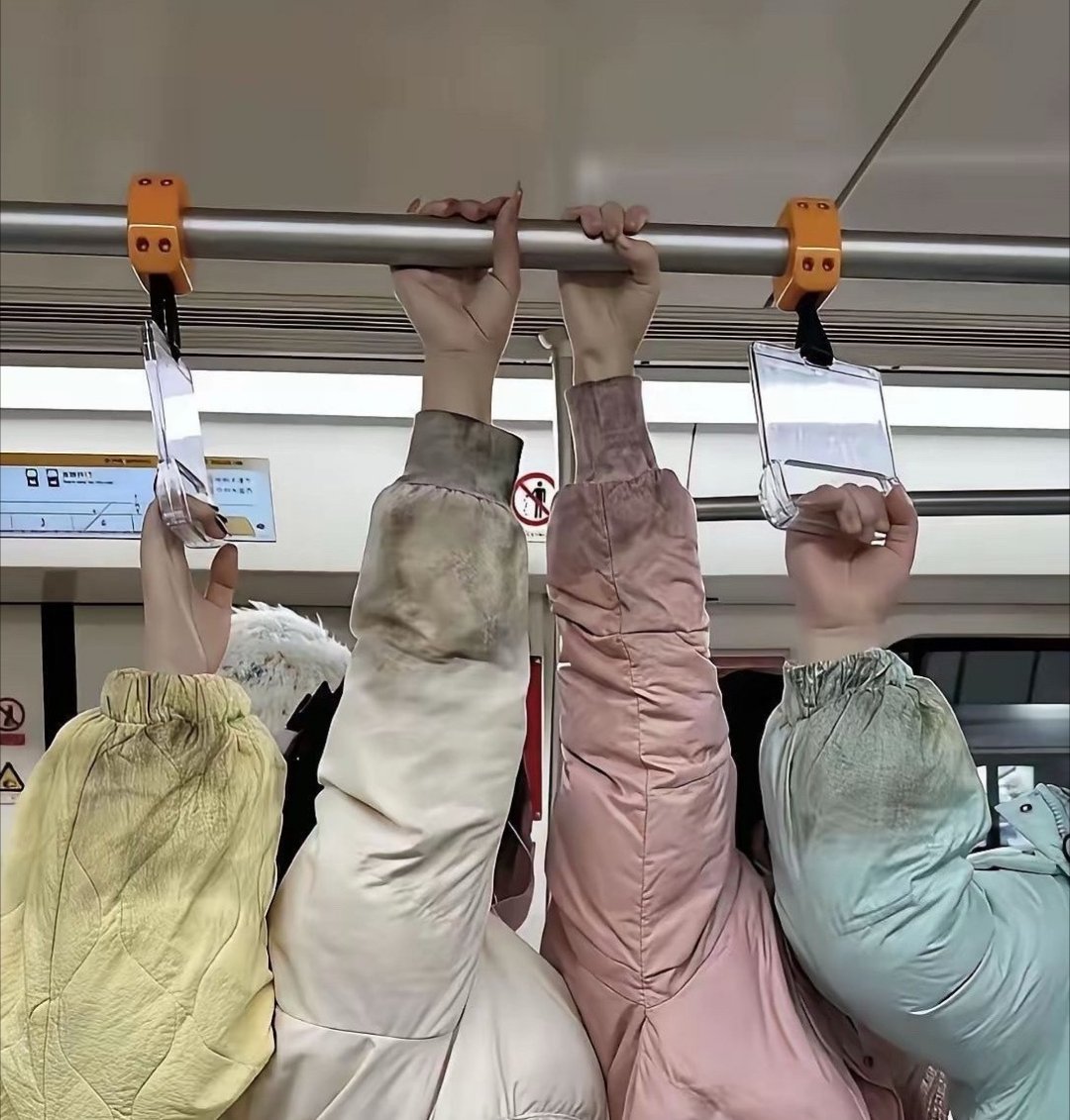 现在知道买哪个颜色的外套了吧？