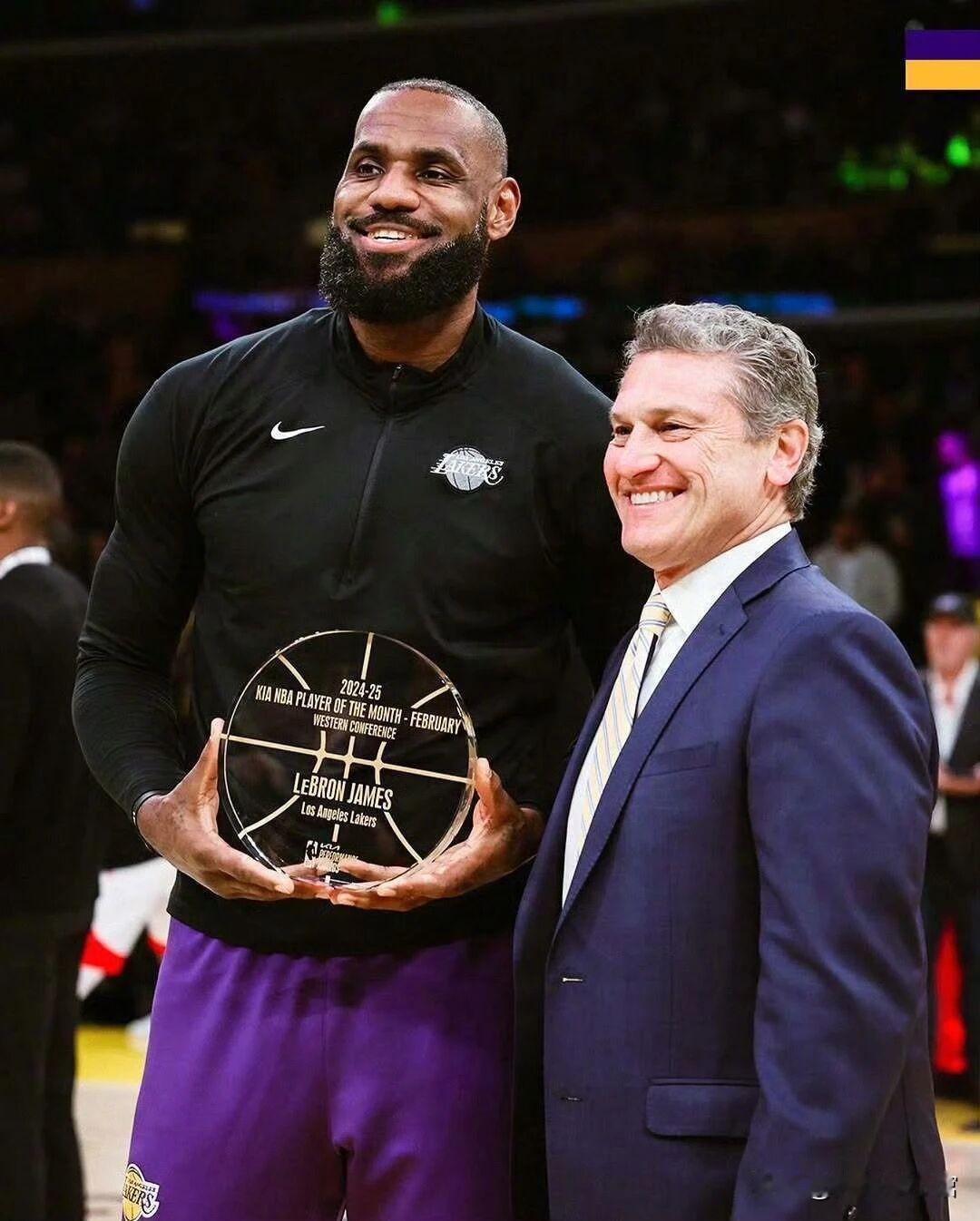 断档领先！詹姆斯最强的一个月！没人追得上...现在二月份了，据统计，詹姆斯生涯