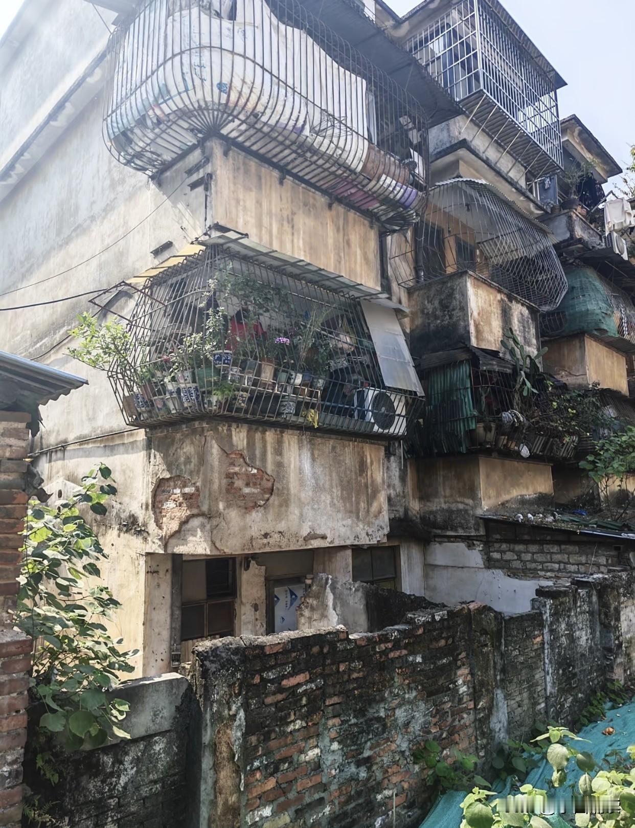 号称中国四大一线城市之一的广州，竟然还有如此老旧的房子，是不是太有点不可思议了啊