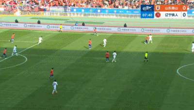 山东泰山大将谢文能真是太嚣张了！在今天山东泰山主场迎战辽宁铁人的中超首轮中，当时