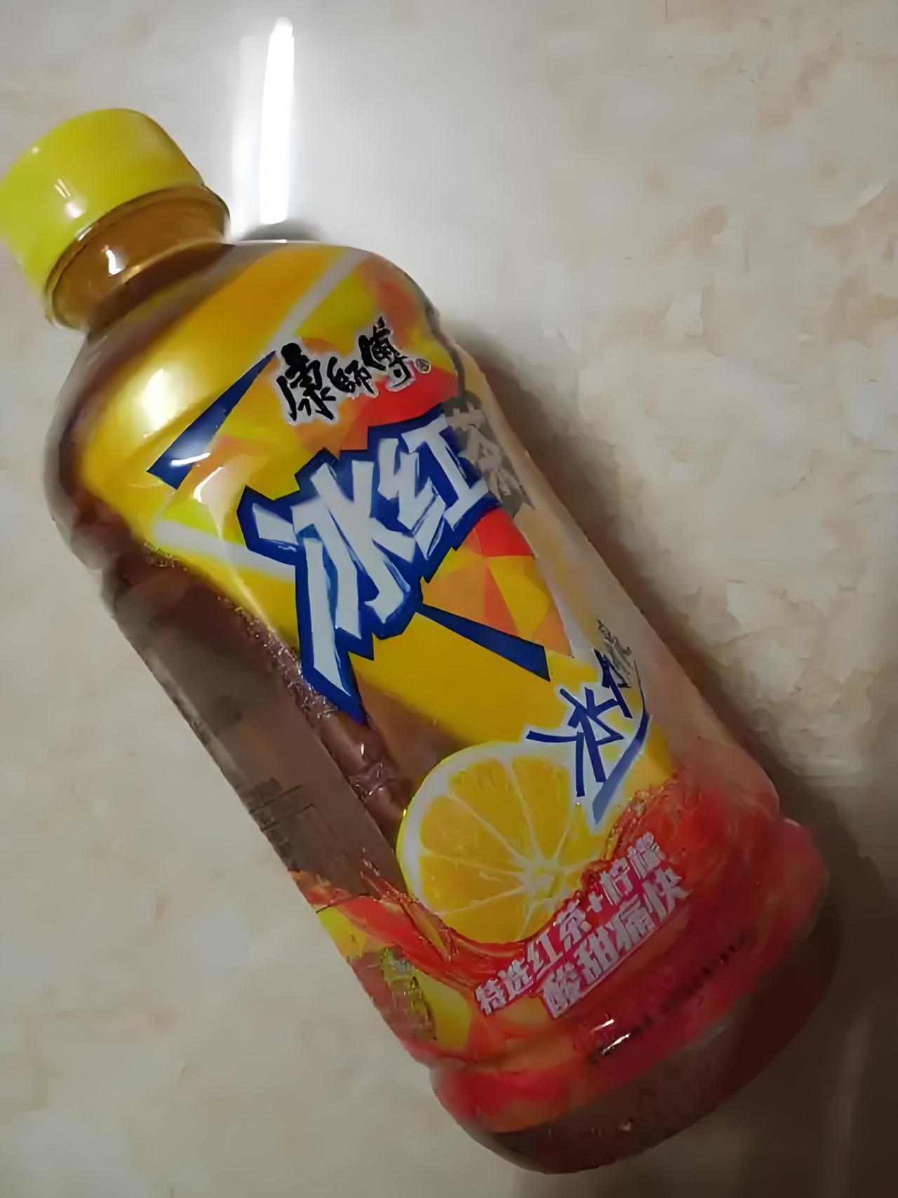 一瓶冰饮料下肚，血糖飙到11.7！跑工地的朋友千万别拿命解渴！天热在外面跑活