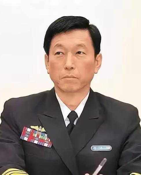 台湾前参谋总长李喜明一席话，让岛内炸锅！他直言解放军不是不敢打，而是时机未到。李