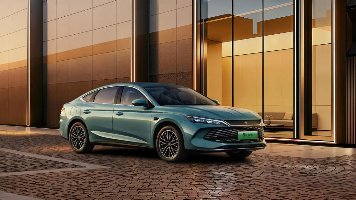 比亚迪开启“大电池插混”时代，通勤成本新低？2026开年，比亚迪为秦...