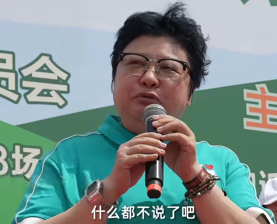 我对李国庆这人没什么感觉。以前看他和俞渝那些事，只觉得闹腾。但这次他捐100万给