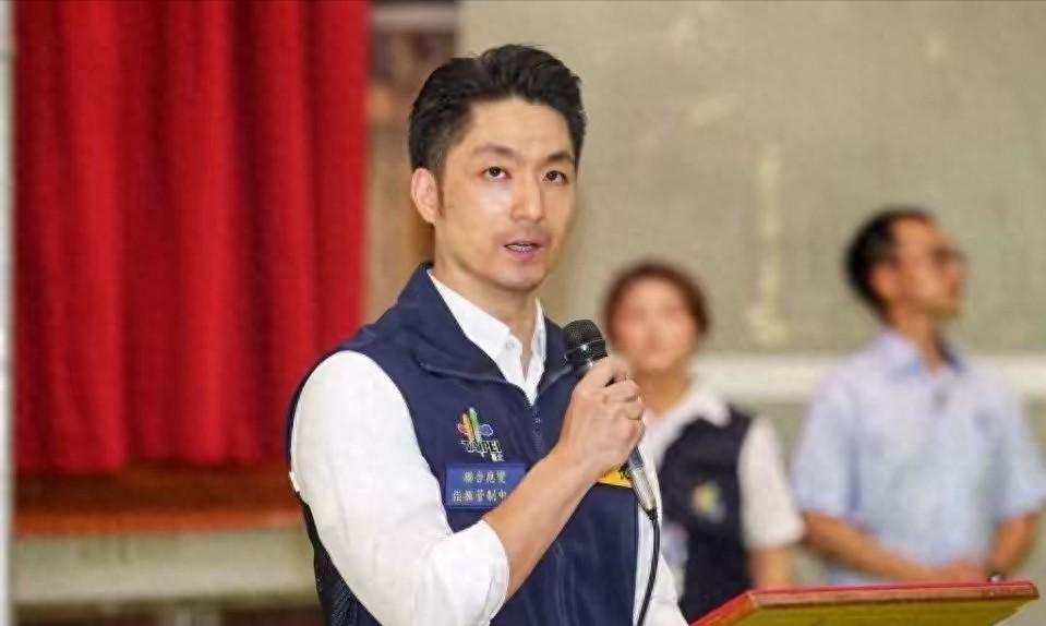 蒋万安再次亮明立场，坚持反对两岸统一，郑丽文也让中国人寒心了。 蒋介石的曾孙