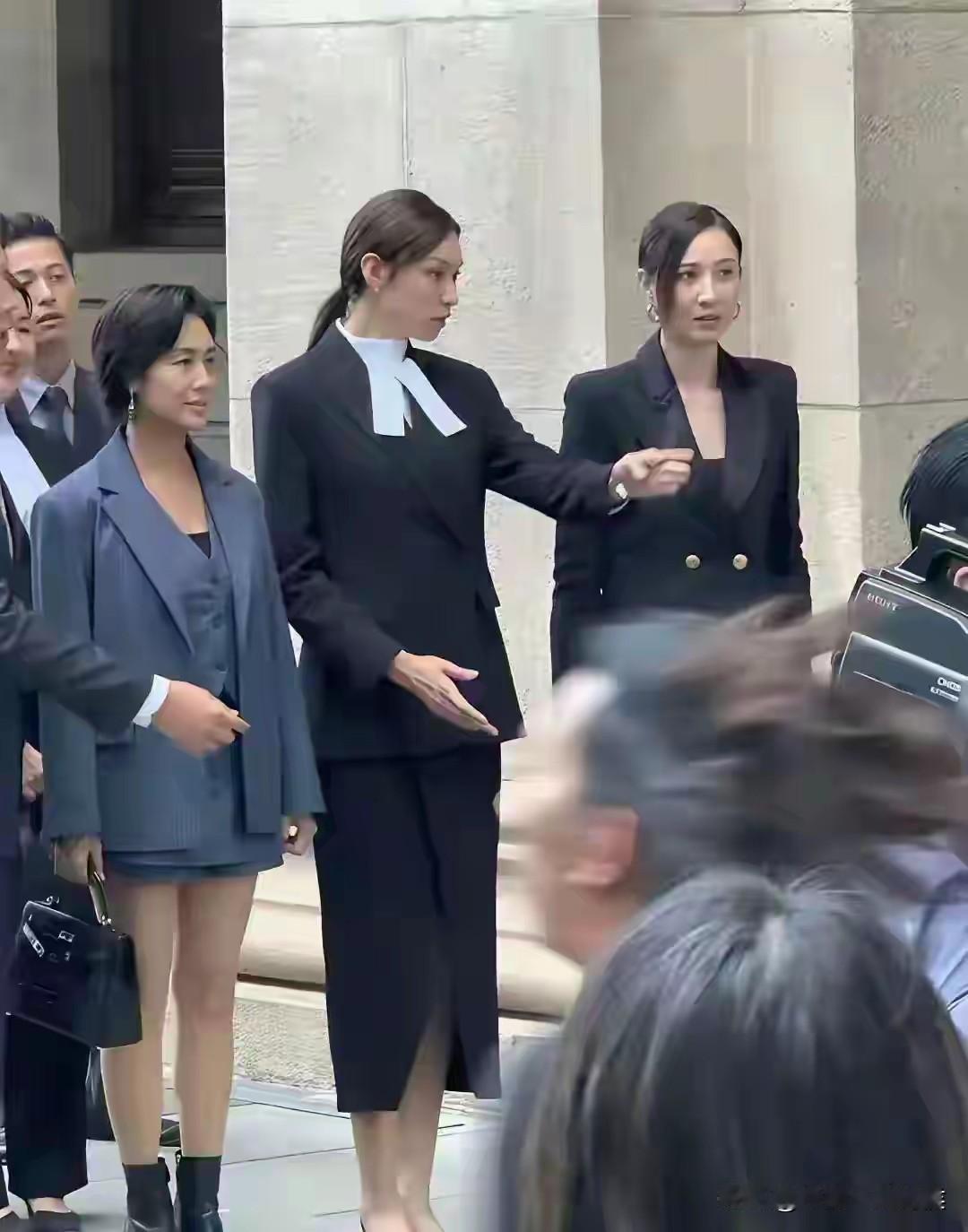 周星驰最终没有跟朱茵在一起，是不是因为她太矮了？大话西游里面，莫文蔚167，蓝