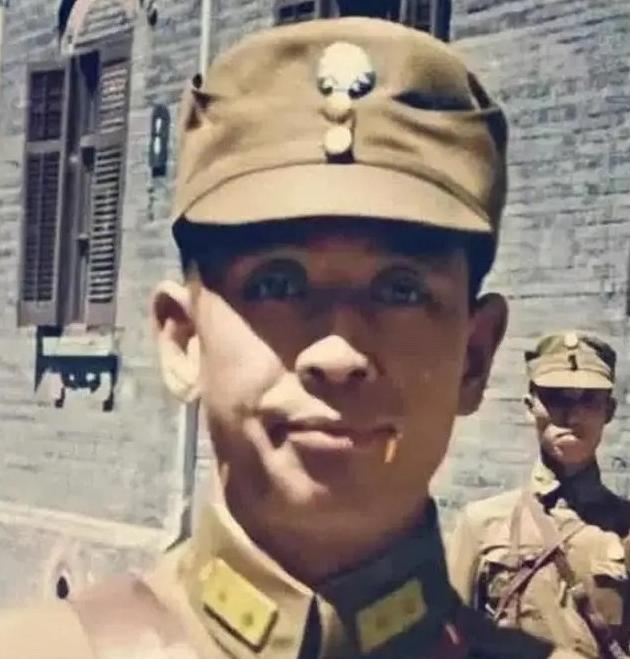 成都解放前夕，国军上将孙震携带数百两黄金飞逃台湾，临走时将部队交给侄子孙元良。孙