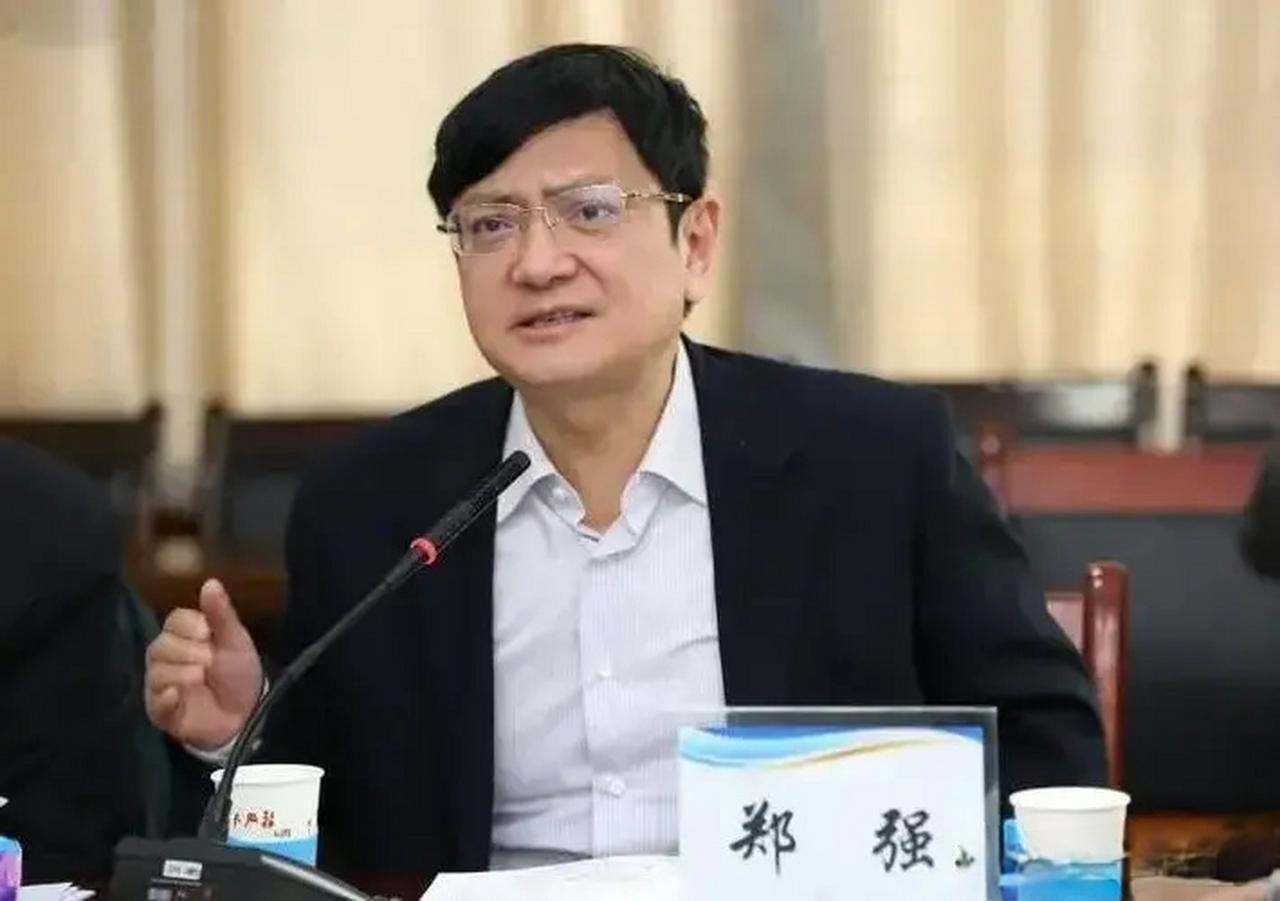 浙江大学教授郑强曾说过，如果战争爆发，跑得最快的人就是有钱人。有钱人有的地方去