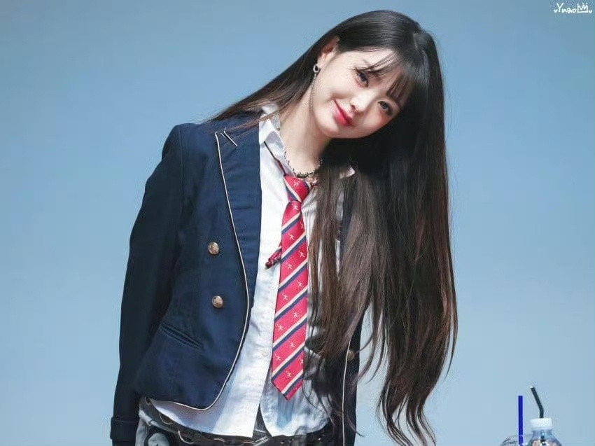 张元英校园女神张元英翰林校服张元英翰林校服，校园女神，[思考][思考][思考]