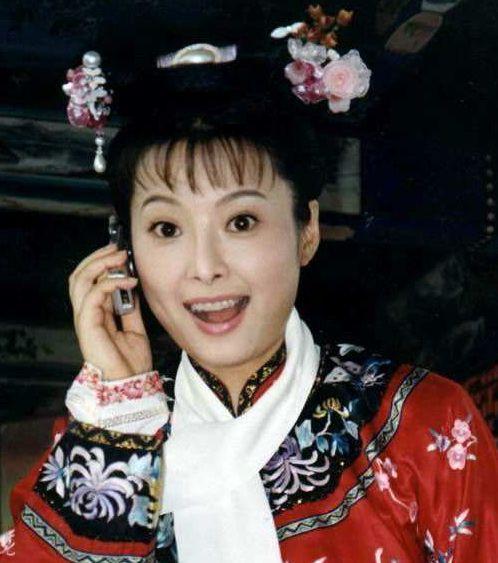 1993年，32岁徐威追求20岁的袁立，送了她两套价值800万的北京四合院，两人