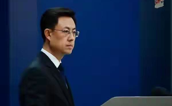 当记者问及有些国家不愿出席九三阅兵问题时，中方发言人的回答含蓄而有力。发言人