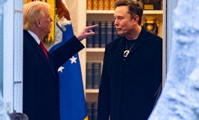 特朗普当众对马斯克开骂，对华绝密作战计划，决不允许他染指分毫特朗普和马斯克本