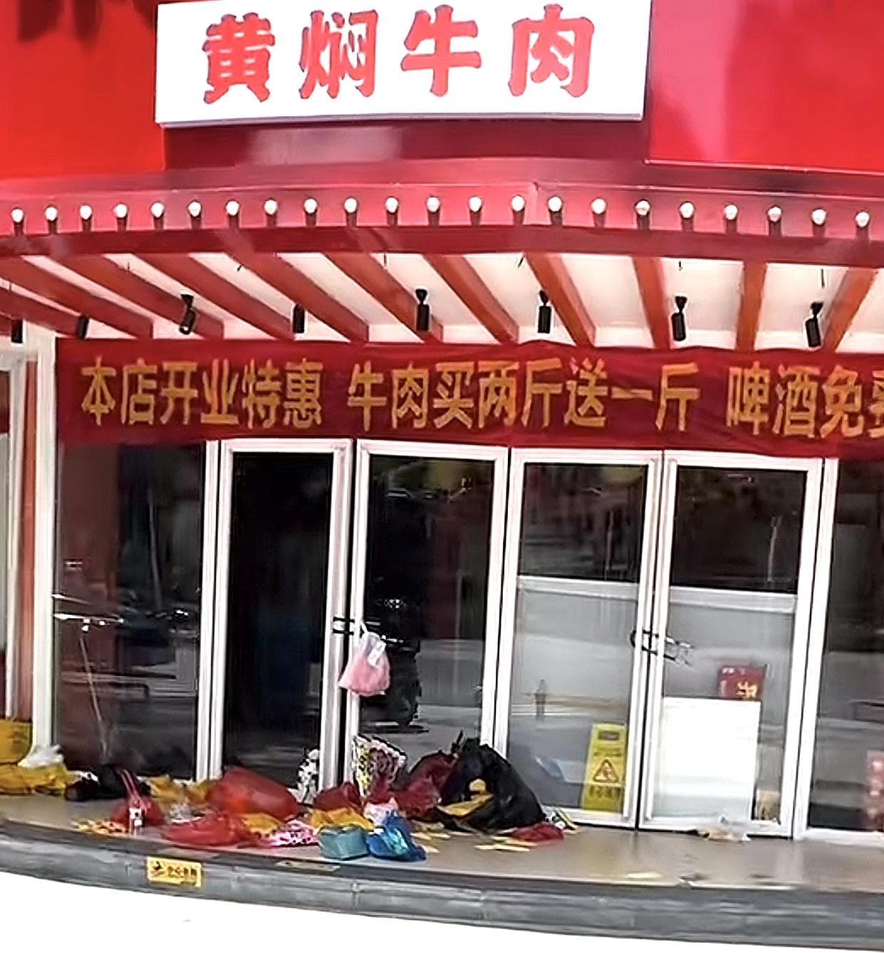 湖南永州，为蹭空调被打的金毛犬的主人也没想到，私下解决会是更好的选择，因为事情已