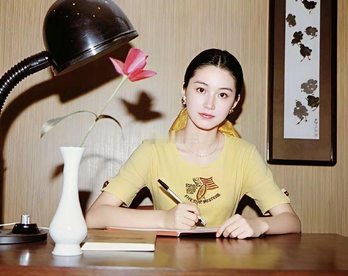 70年代，在台湾家中的林青霞。