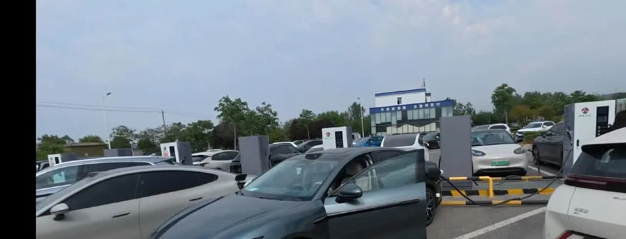 柴油版坦克300会让哪类车陷入尴尬境地呢？昨晚我给柴油版坦克300加油，