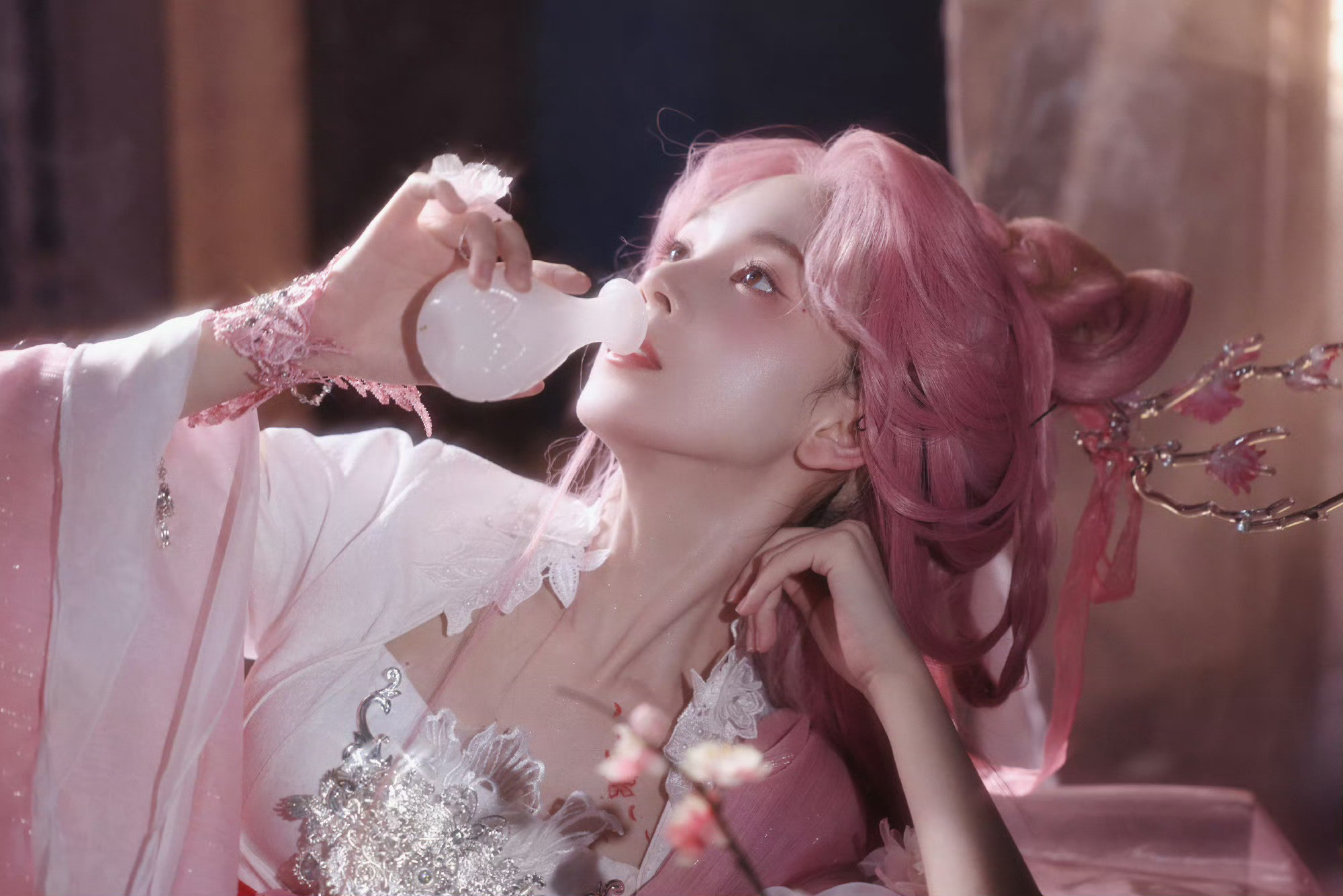 粉色造型这是真美，对这个陈瑶没一点招～