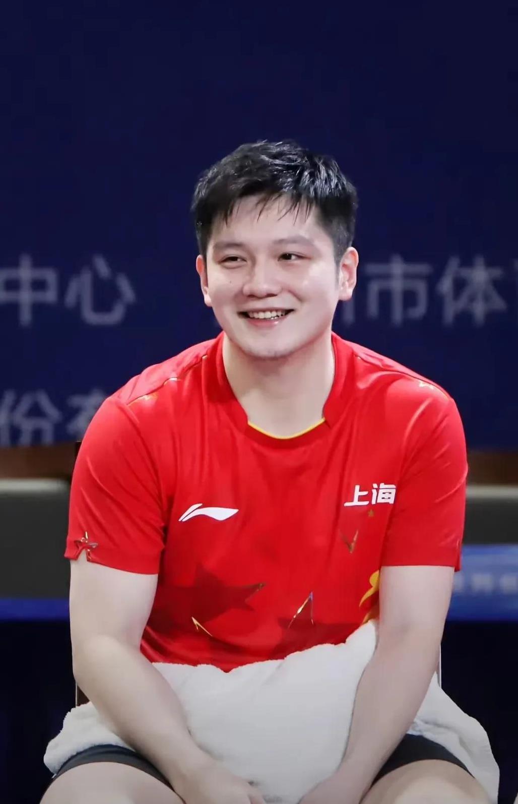 我问朋友，为什么樊振东宁愿远赴欧洲打球也不留在国内，实在太折腾了！他说，你还是