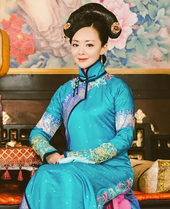 1585年，努尔哈赤的堂哥去世，26岁的他却找堂嫂说：“你丧夫，我丧妻，不如我们