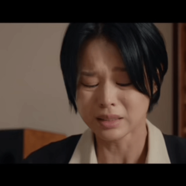 胡杏儿来内娱再火一次怎么了刚给没看剧的闺蜜发片段，她秒回“这演技绝了吧”！没有