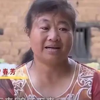 1989年，为了补贴家用，已经订婚的19岁女儿南下打工，从此杳无音讯。谁料，31