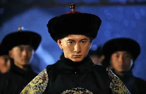 雍正十三年，公元1735年，雍正前脚刚驾崩，25岁的乾隆后脚就干了件让满朝文武全