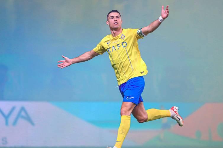 951，952，越来越近！今天凌晨沙超的比赛中利雅得胜利2：1战胜对手，C罗梅