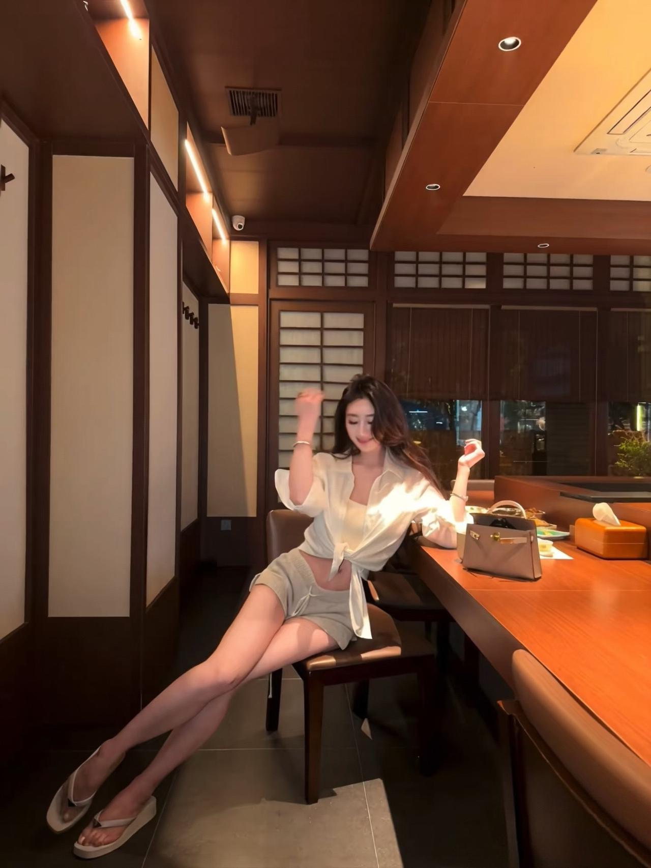 轻松氛围，美食相伴