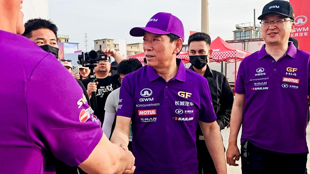 魏建军为什么要去环塔“凑个热闹”？办公室里吹空调不更舒服吗？了解魏建军的都知