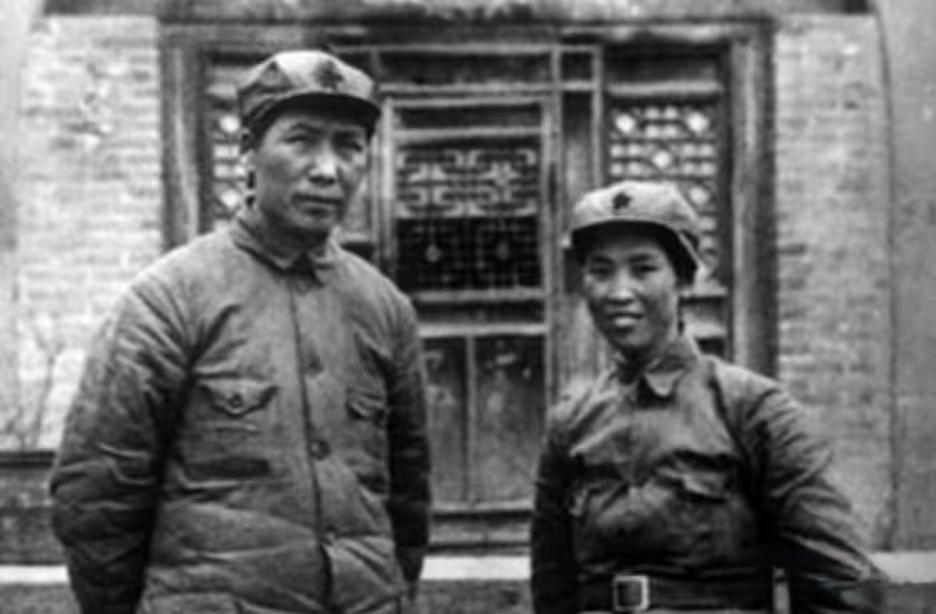 红军长征时有规定，夫妇不能在一起。例如毛主席跟贺子珍。这个规定执行得很严格。中央