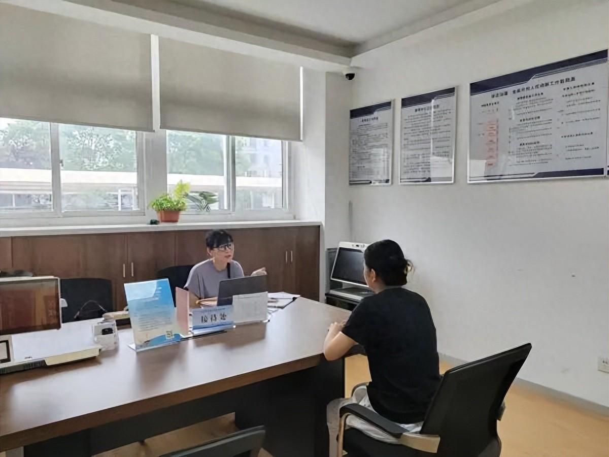 一手好牌打得稀巴烂！9月5日报道，宁波，一60多岁的男子染上赌瘾，不仅输光积蓄还