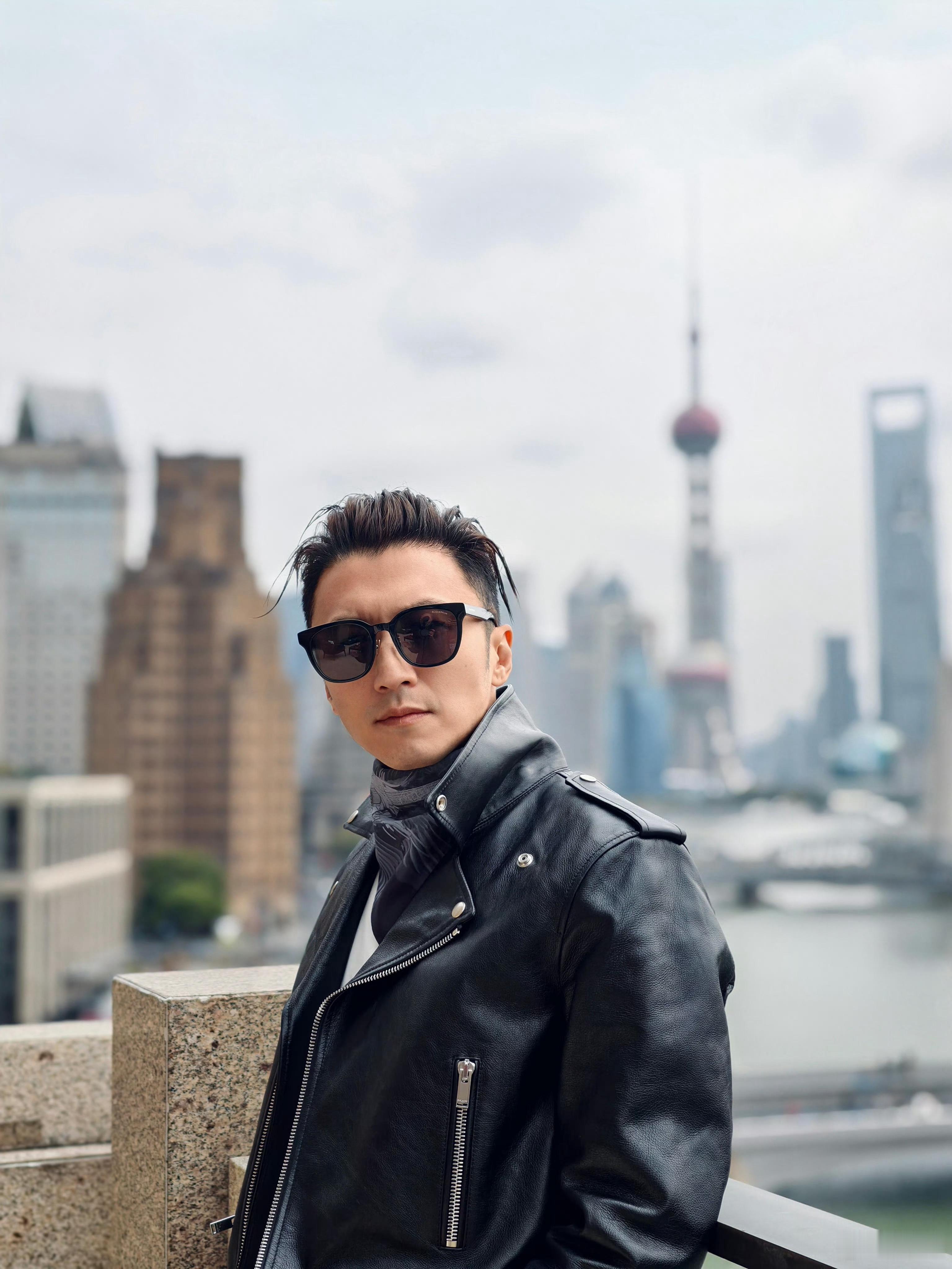 电影《镖人》票房已经超过《怒火重案》成为谢霆锋生涯最高主演票房作品。