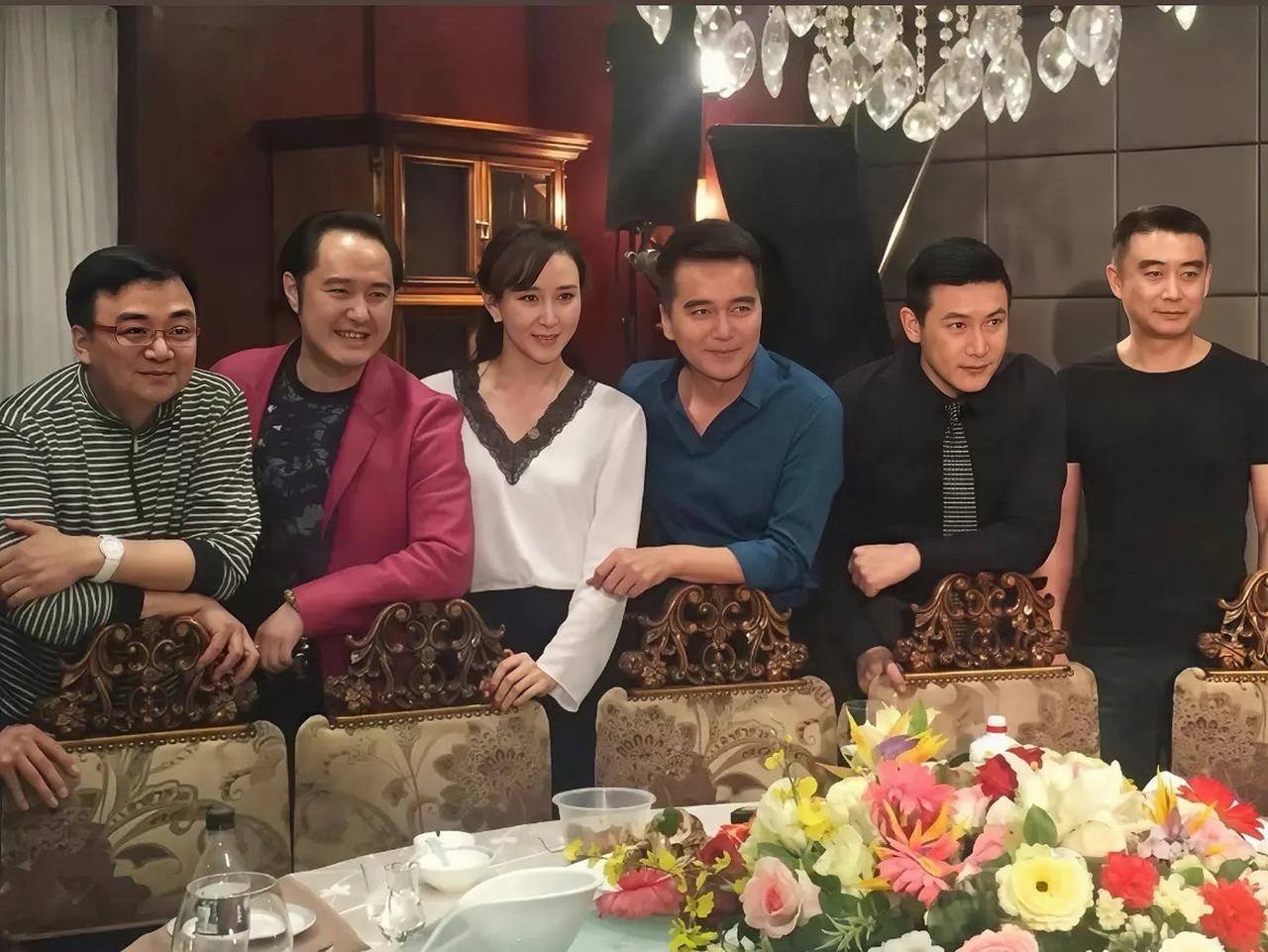 《人民的名义》的演员旧照，他们在一起聚会的画面，在电视中的角色，各个都堪称经典。