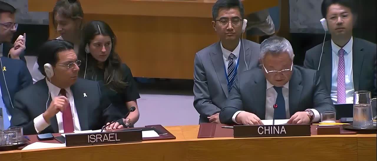 看了我驻联合国代表谴责小以子袭击卡塔尔时，肉眼可见小以子道具大师代表有点局促不安