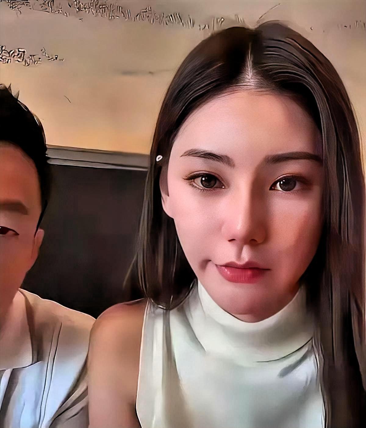 张兰多久没在直播间提汪小菲了？当初大S，兰姐直播间又哭又骂恨不得全世界知道