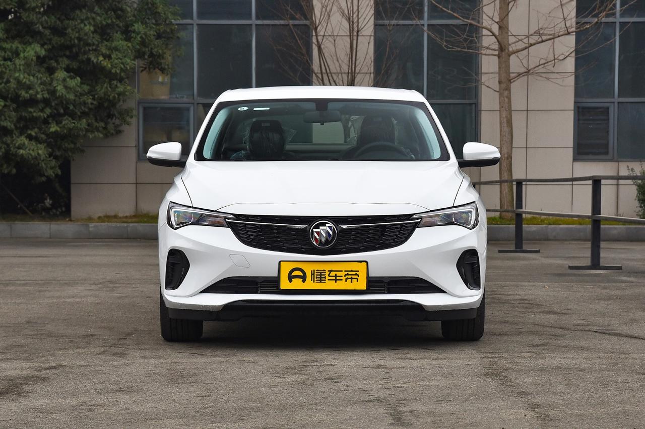 上个月陪表弟看车，在4S店蹲了两天。销售嘴上说“威朗Pro现在7万出头”，结果一