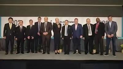 国际乒联不是亏损了么，自个多封几个巨星也无所谓！众人想想，乒乓球在世界体育范围