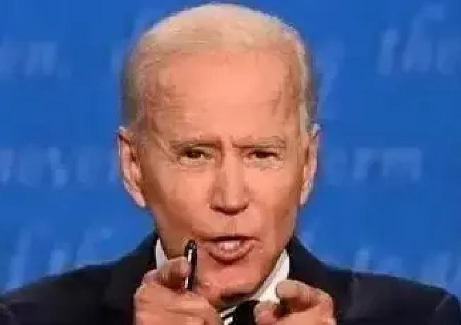 1月7日的明尼阿波利斯，37岁的蕾恩·妮科尔·古德在车内被移民与海关执法局特工击