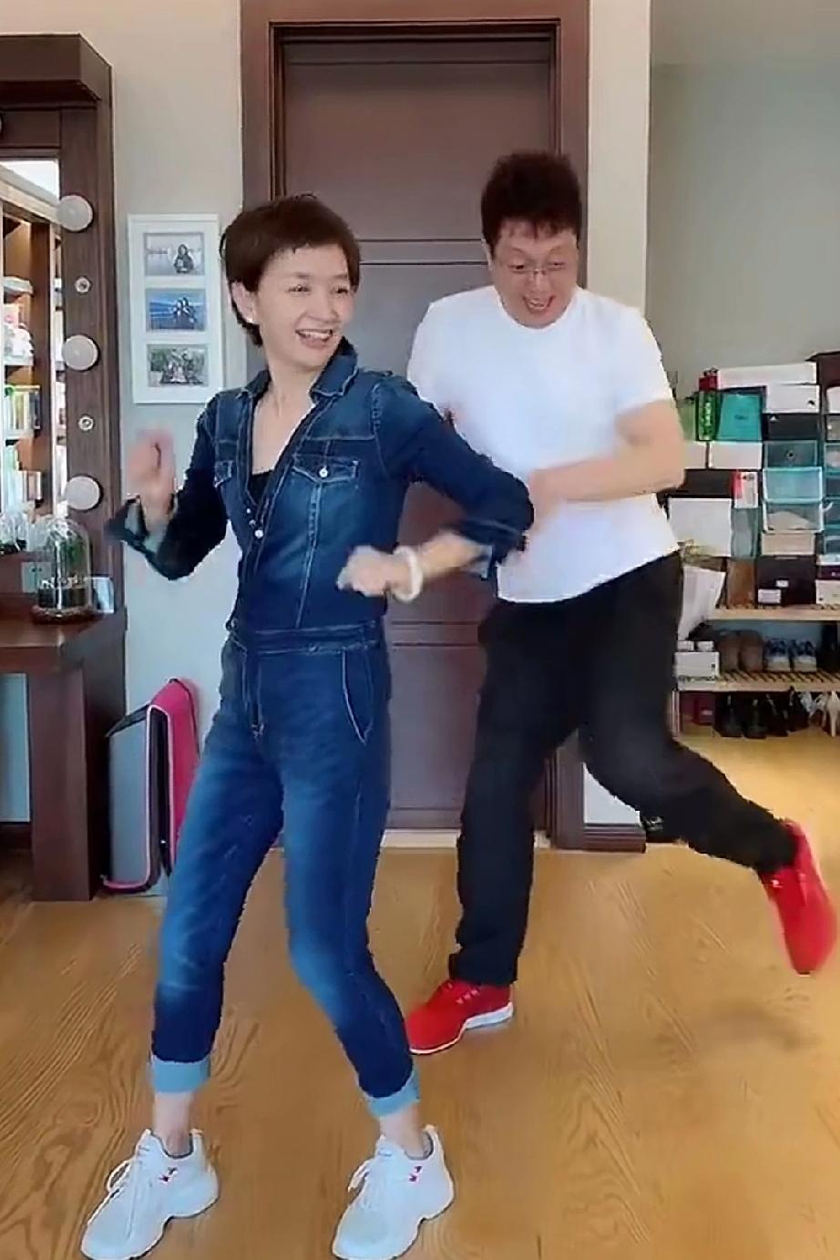 王芳和王为念如今还在主持节目吗？他们时常一同跳舞，想来应是合作关系，不过是利用闲