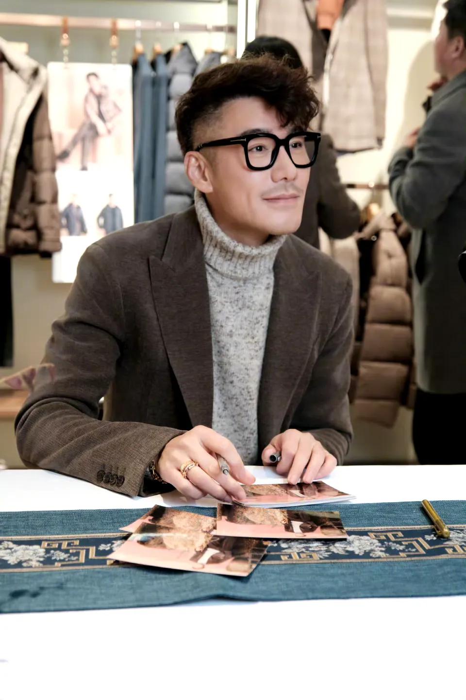 胡兵分享自己的日常饮食：“起床不刷牙先吃一个苹果，再加2个鸡蛋，一杯咖啡，中午全