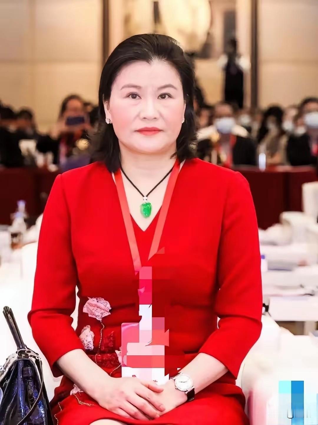 周群飞的6条冷知识1. 是湖南永州媳妇，向永州捐1.1亿丈夫郑俊龙是