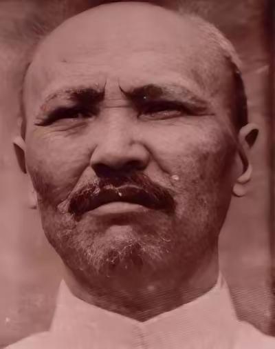 1947年，肖永银活捉了孙殿英，刘伯承知道后，就给他发了十万火急的一封电报：“孙