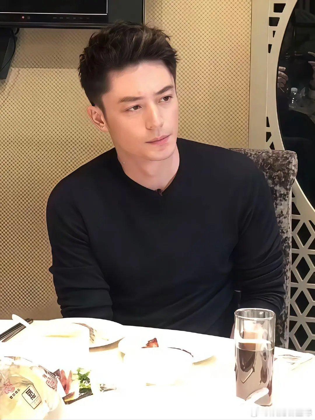 霍建华不愧是心如自留款！朱珠直播曝其反差萌，无房车却宠遍全剧组新剧《他为什么依然