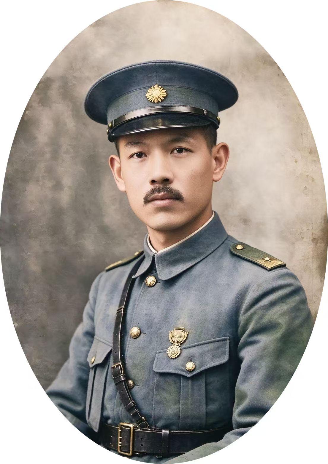 1934年12月上旬，南京中山陵，卫队检阅结束，宋美龄笑着挽住"蒋介石"的手臂：